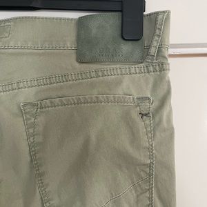 Summer-weight BRAX CHUCK 5-pocket pants… for looking sharp in warm weather!
